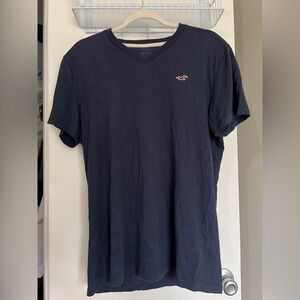 Hollister Men's Dark Blue V-Neck Tee